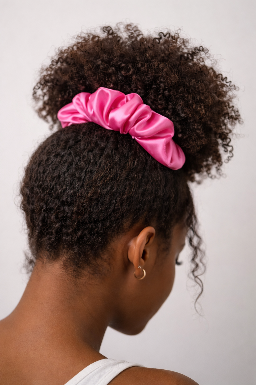 Luxe Satijnen Scrunchie – Zacht voor je Haar, Sterk in Stijl – Pink