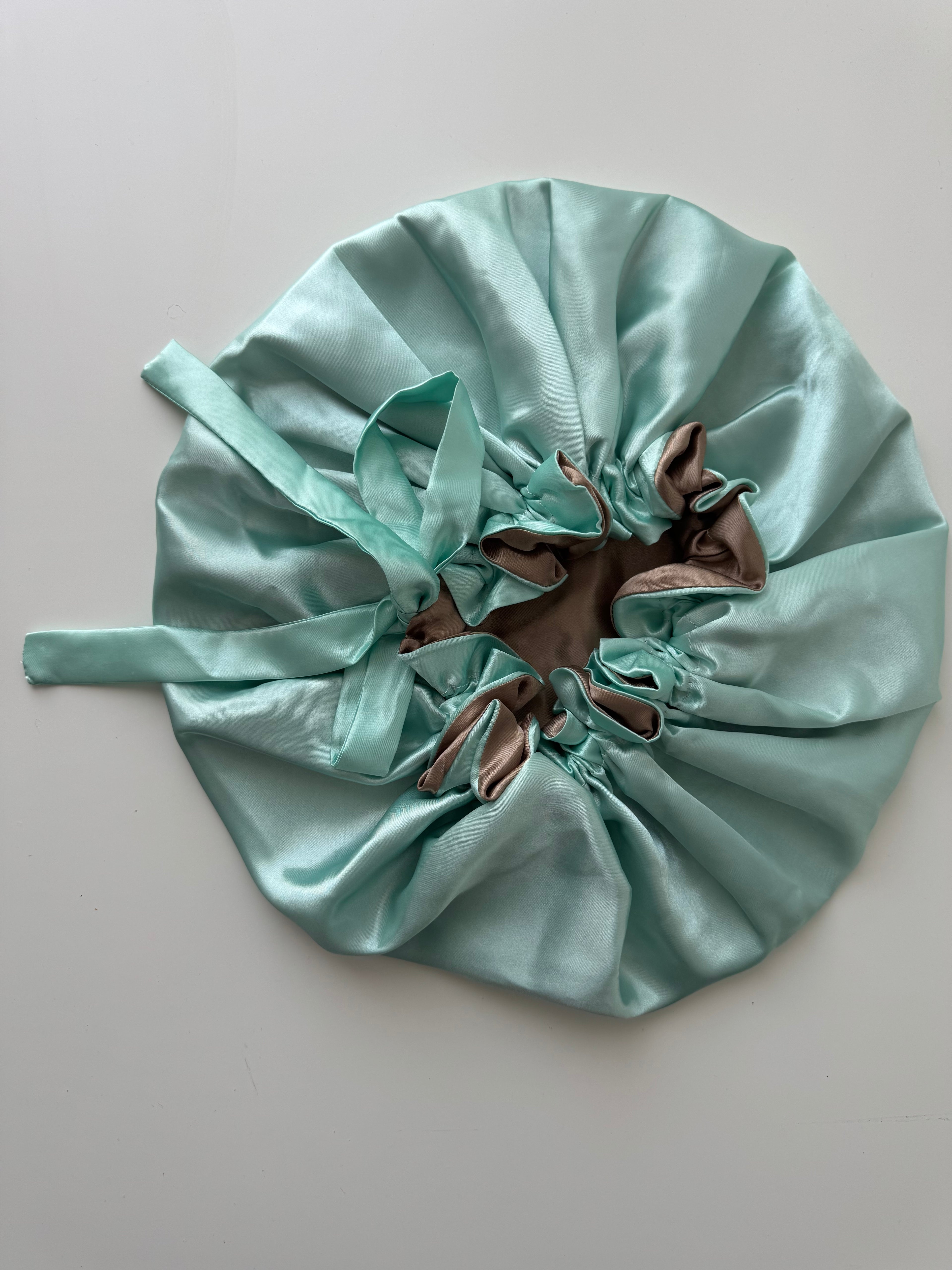 Luxe Satijnen Tie Bonnet