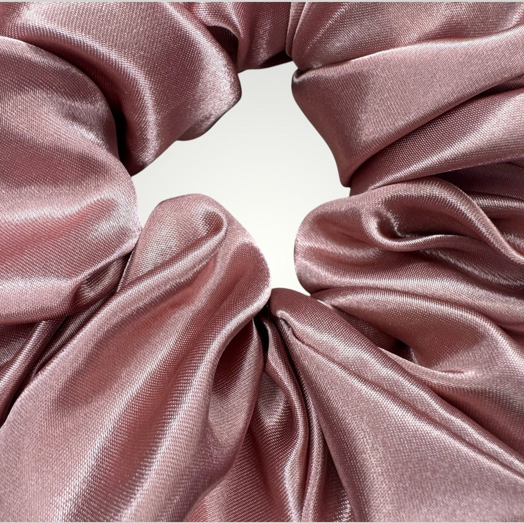 Luxe Satijnen Scrunchie – Zacht voor je Haar, Sterk in Stijl – Oudroze