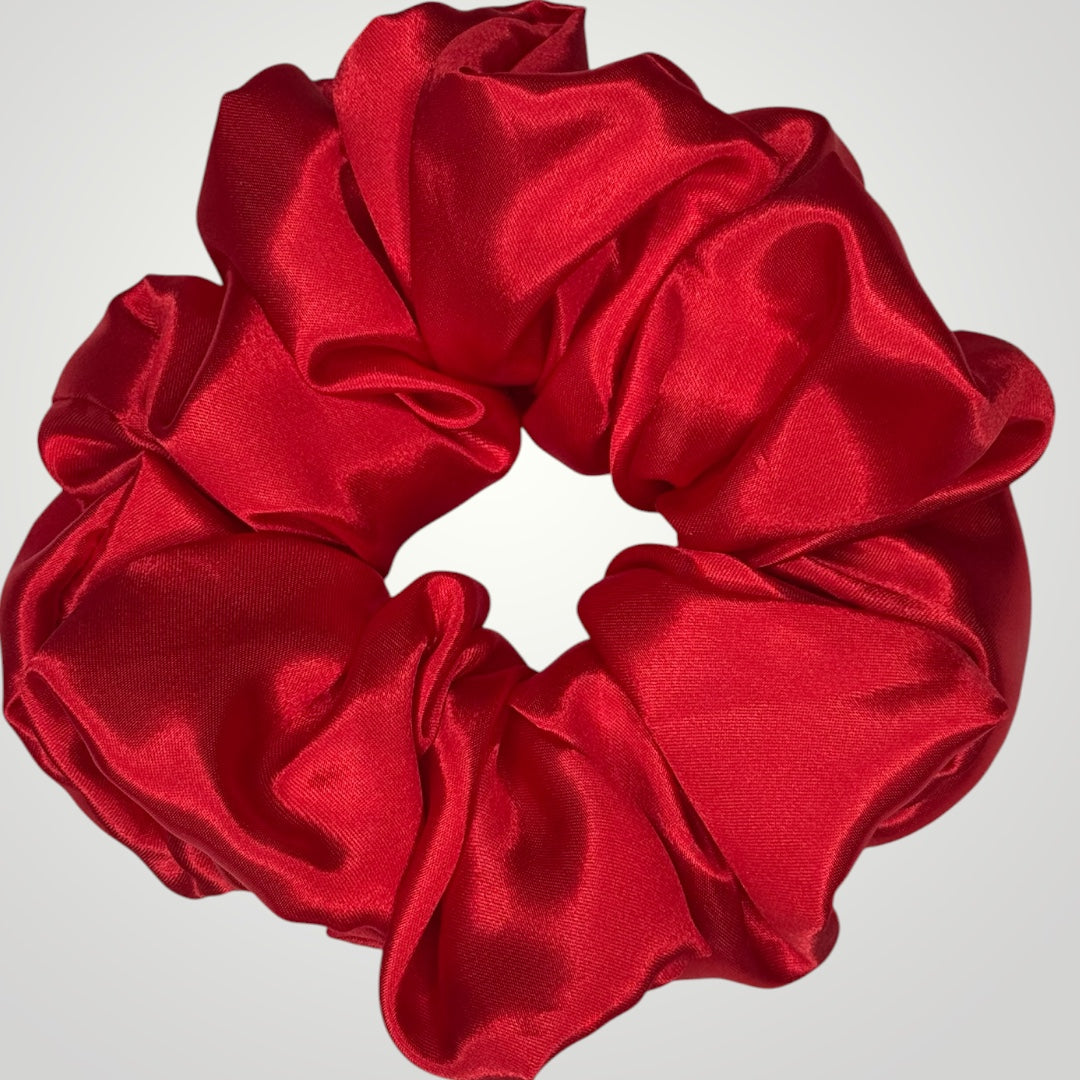 Luxe Satijnen Scrunchie – Zacht voor je Haar, Sterk in Stijl – Red