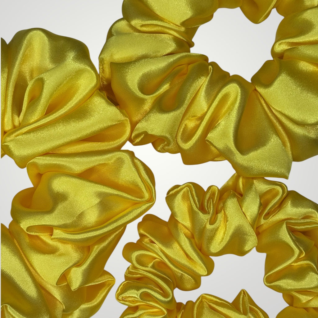 Luxe Satijnen Scrunchie – Zacht voor je Haar, Sterk in Stijl – Yellow