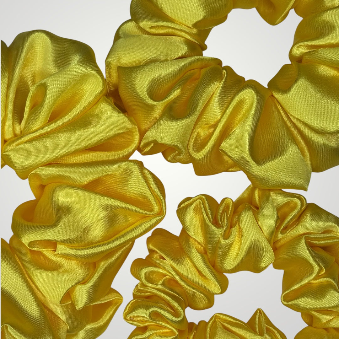 Luxe Satijnen Scrunchie – Zacht voor je Haar, Sterk in Stijl – Yellow