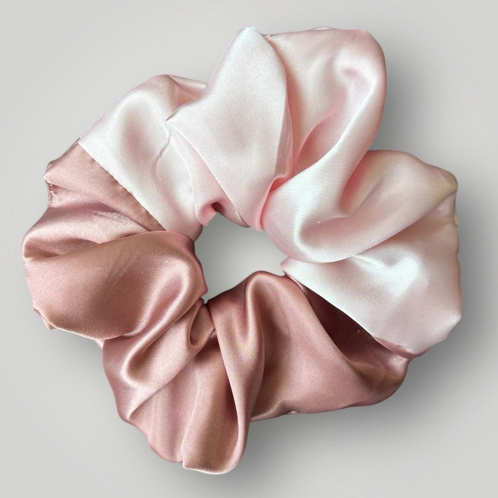 Luxe Satijnen Scrunchie – Zacht voor je Haar, Sterk in Stijl – Oudroze/Zachtroze