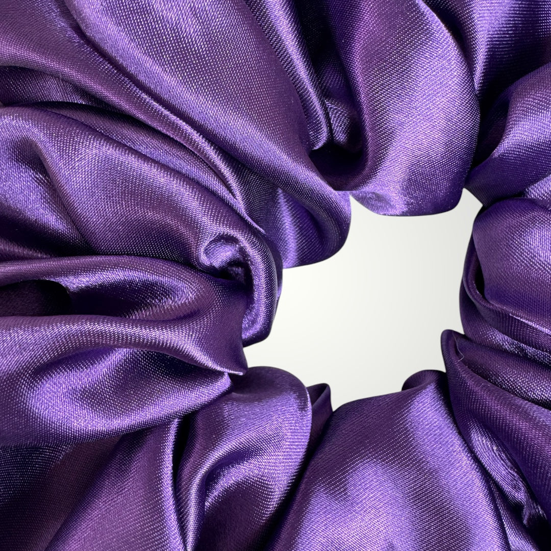 Luxe Satijnen Scrunchie – Zacht voor je Haar, Sterk in Stijl – Purple