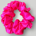 Luxe Satijnen Scrunchie – Zacht voor je Haar, Sterk in Stijl – Fuchsia