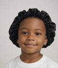 Dubbelzijdige Satijnen Jongens Bonnet – Black | Zacht & Beschermend voor Kinderhaar