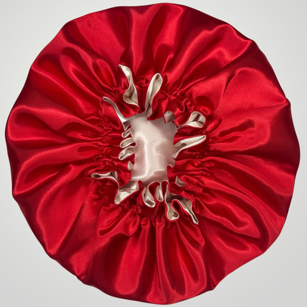 Dubbelzijdige Satijnen Bonnet – Red Cream