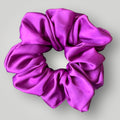 Luxe Satijnen Scrunchie – Zacht voor je Haar, Sterk in Stijl – Royal Purple