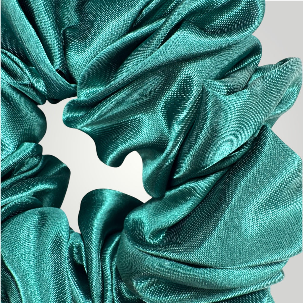 Luxe Satijnen Scrunchie – Zacht voor je Haar, Sterk in Stijl – Green