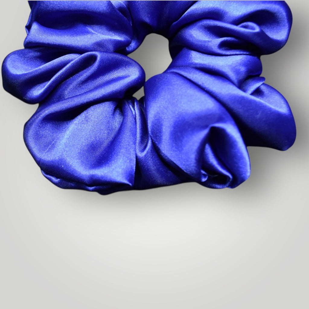 Luxe Satijnen Scrunchie – Zacht voor je Haar, Sterk in Stijl - Deep Blue