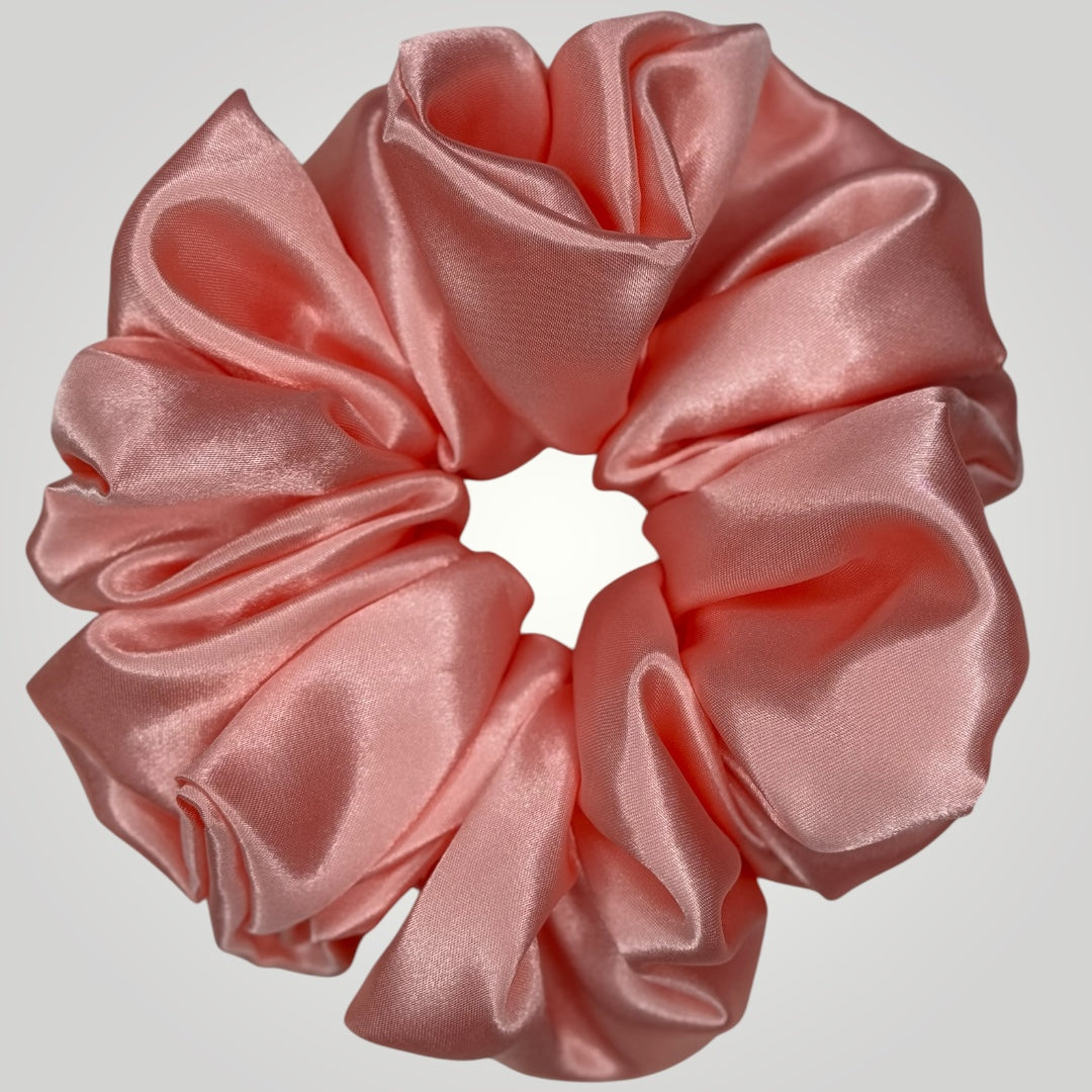 Luxe Satijnen Scrunchie – Zacht voor je Haar, Sterk in Stijl – Peach