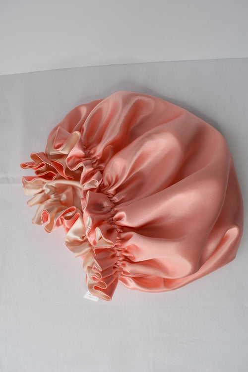 Dubbelzijdige Satijnen Bonnet – Peach Cream