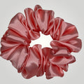 Luxe Satijnen Scrunchie – Zacht voor je Haar, Sterk in Stijl – Peach