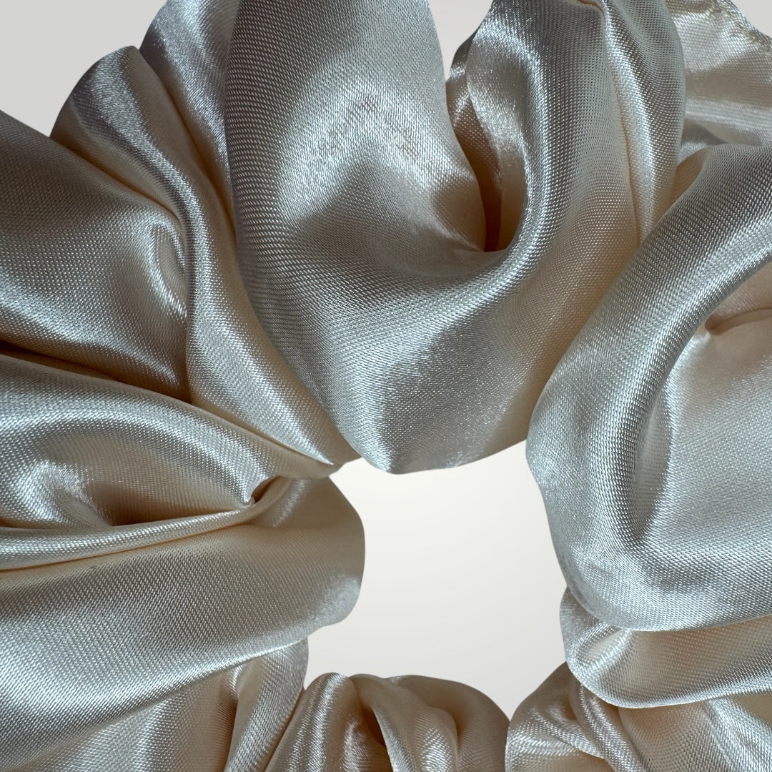Luxe Satijnen Scrunchie – Zacht voor je Haar, Sterk in Stijl