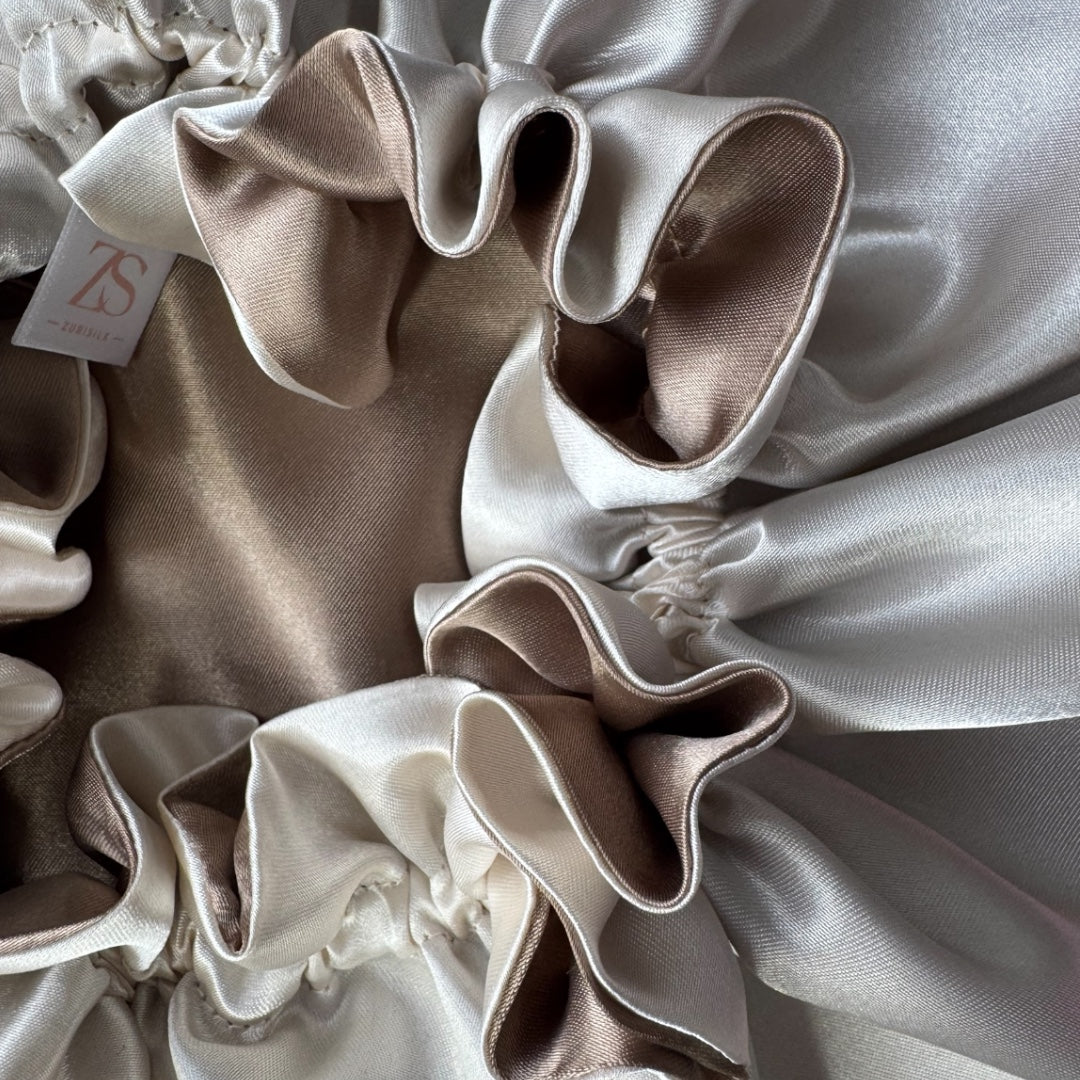 Dubbelzijdige Satijnen Meisjes Bonnet – Champagne Cream | Zacht & Beschermend voor Kinderhaar
