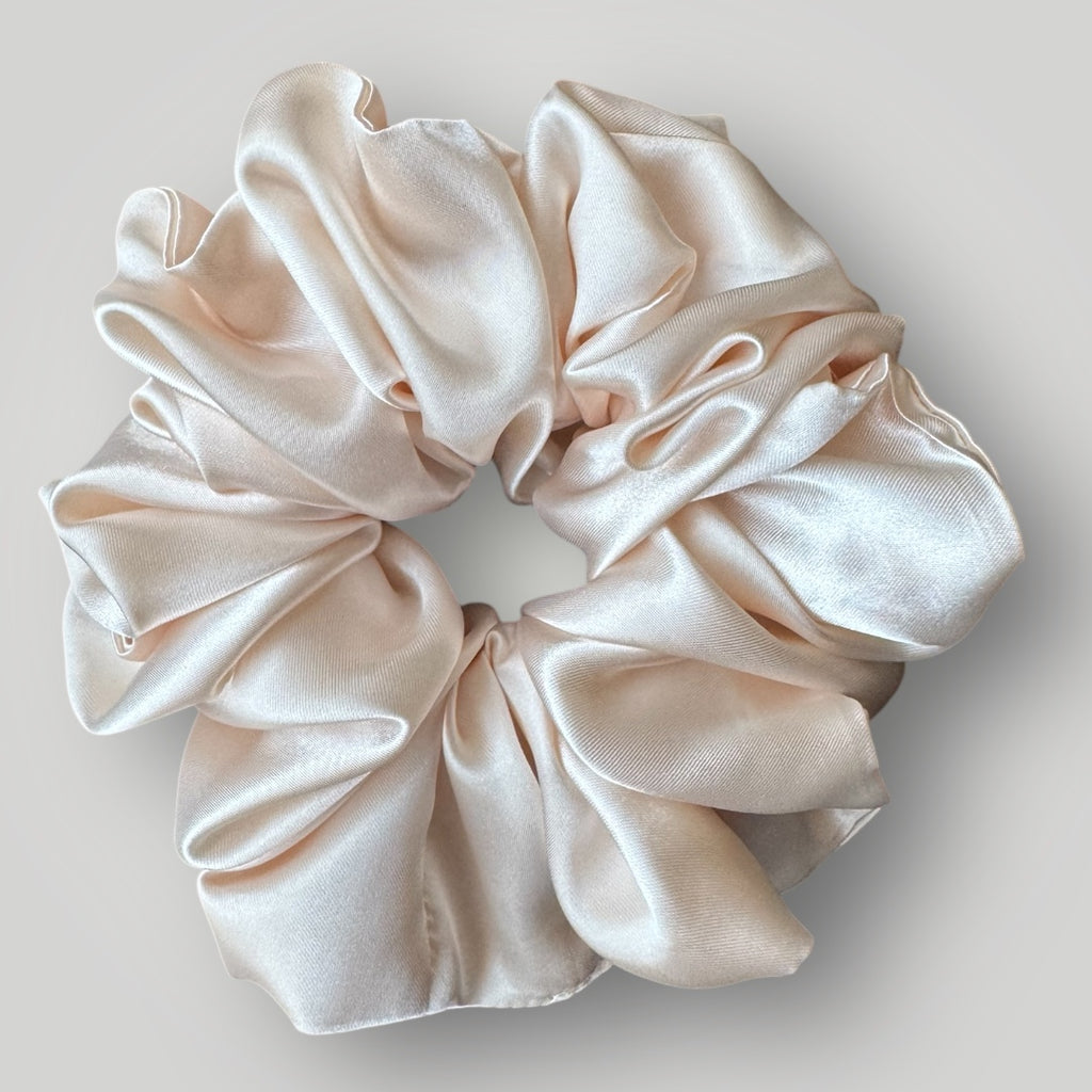 Luxe Satijnen Scrunchie – Zacht voor je Haar, Sterk in Stijl – Cream