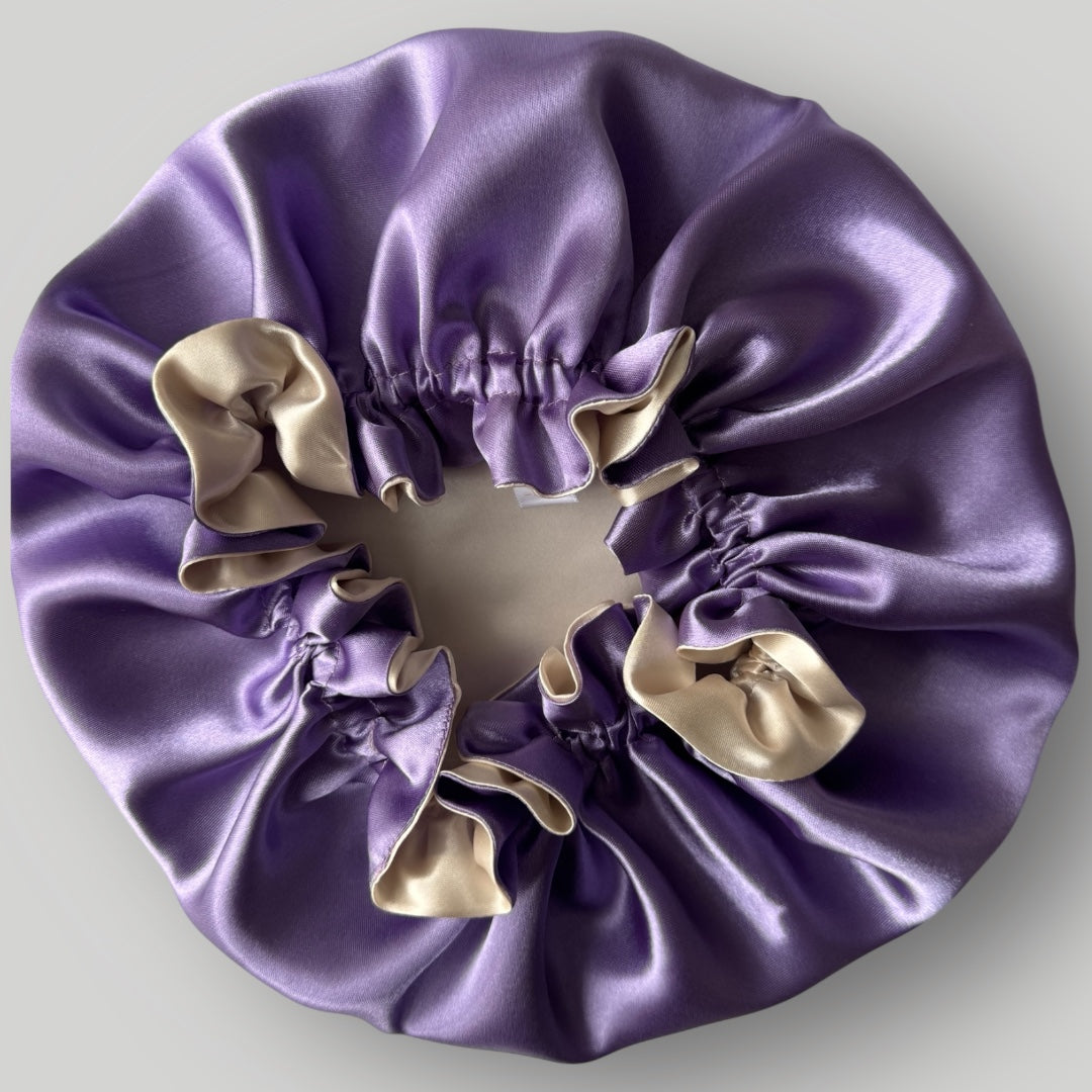 Dubbelzijdige Satijnen Meisjes Bonnet – Lavender Cream | Zacht & Beschermend voor Kinderhaar