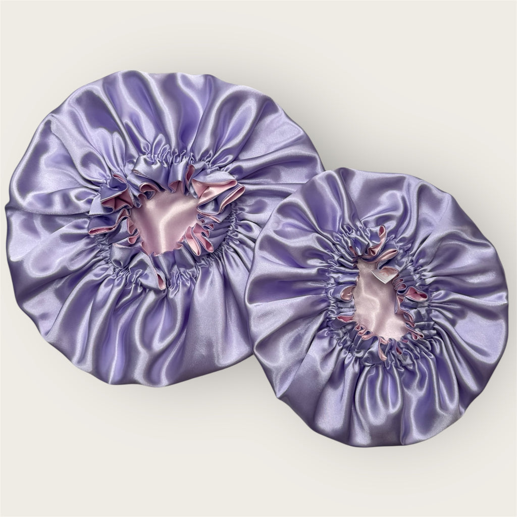 Mama & Mini Satin Set – Dubbelzijdige Bonnet voor Moeder & Kind – Lilac Blush