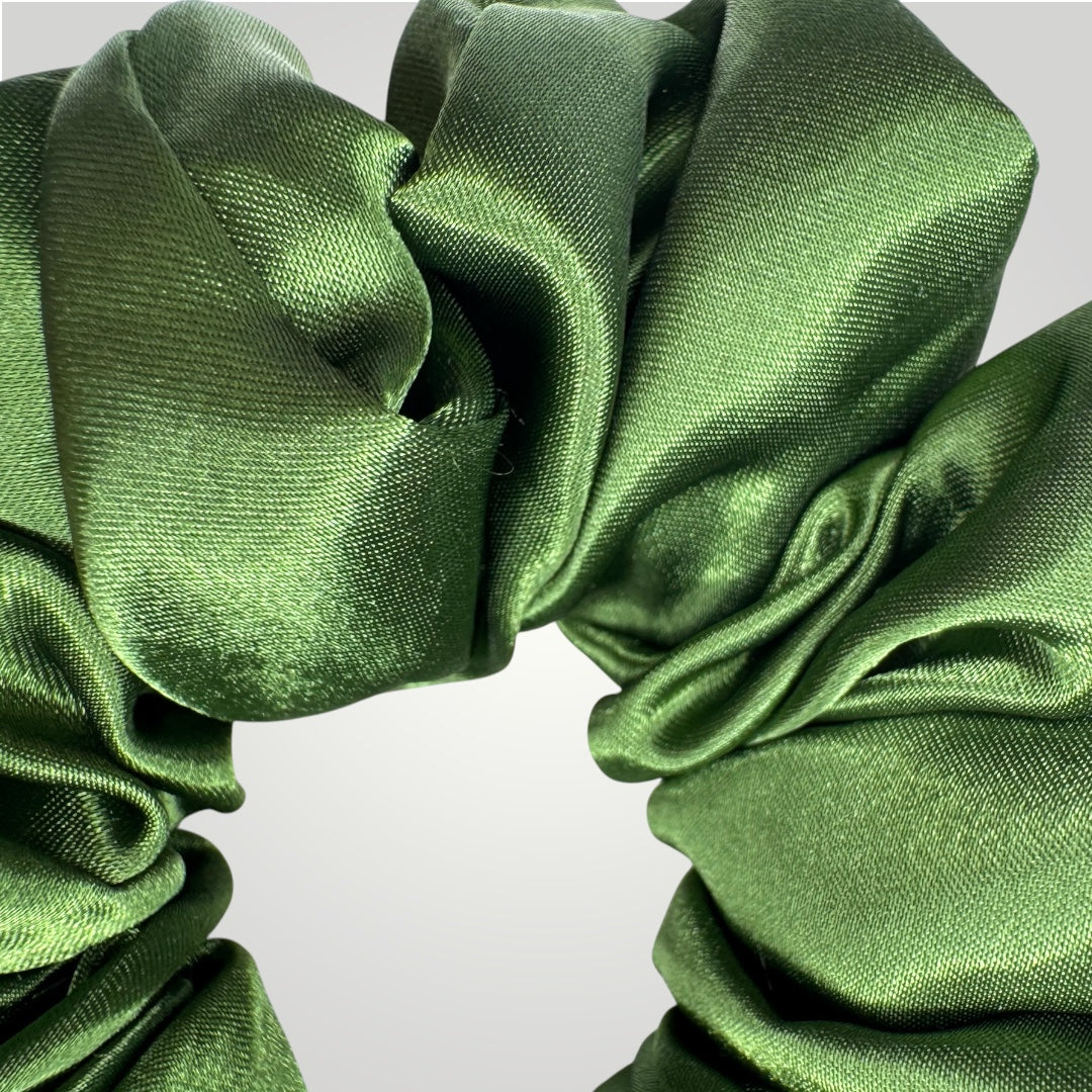 Luxe Satijnen Scrunchie – Zacht voor je Haar, Sterk in Stijl – Army
