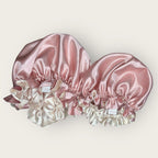 Mama & Mini Satin Set – Dubbelzijdige Bonnet voor Moeder & Kind – Soft Blush