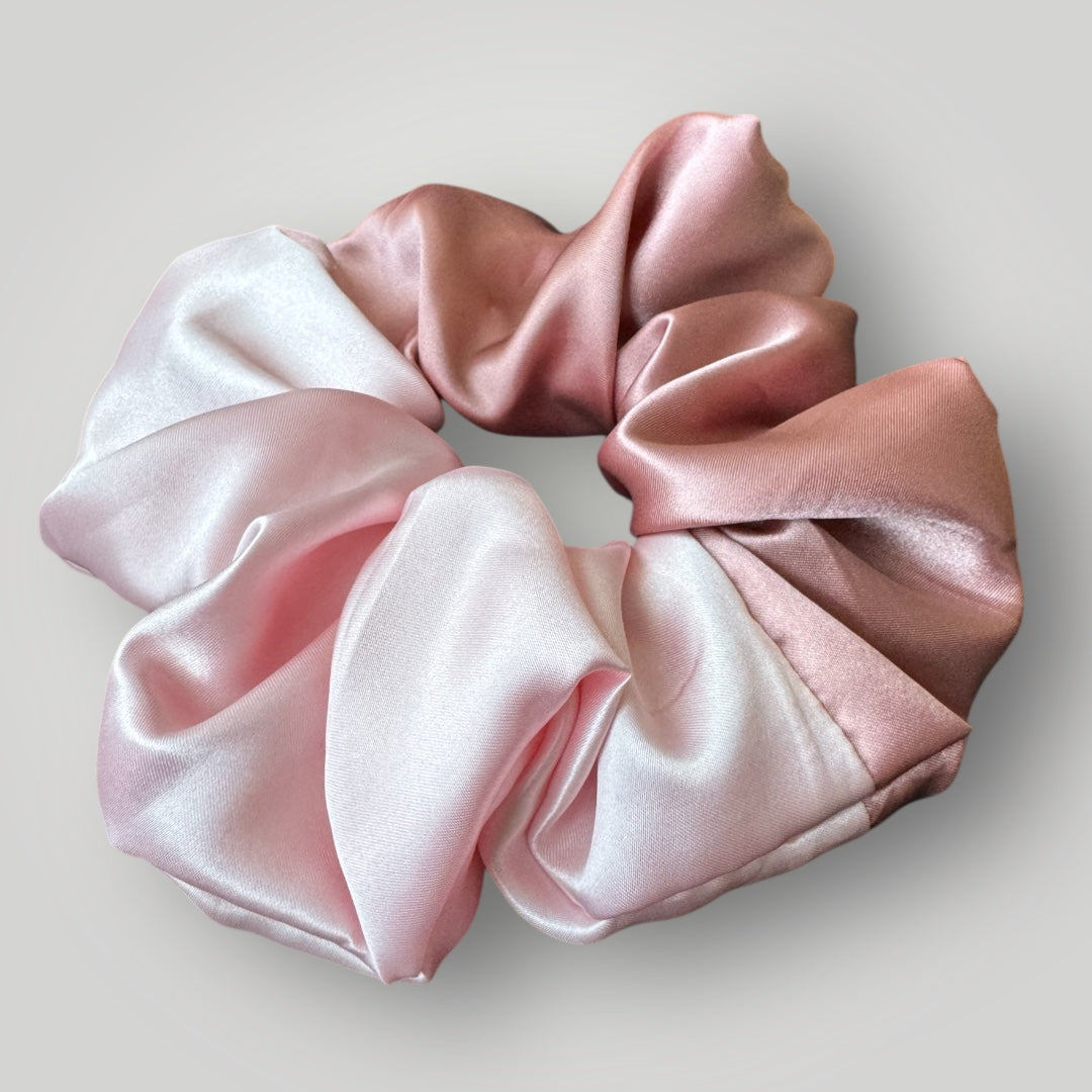 Luxe Satijnen Scrunchie – Zacht voor je Haar, Sterk in Stijl – Oudroze/Zachtroze