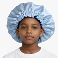 Dubbelzijdige Satijnen Jongens Bonnet – Blue Wave | Zacht & Beschermend voor Kinderhaar