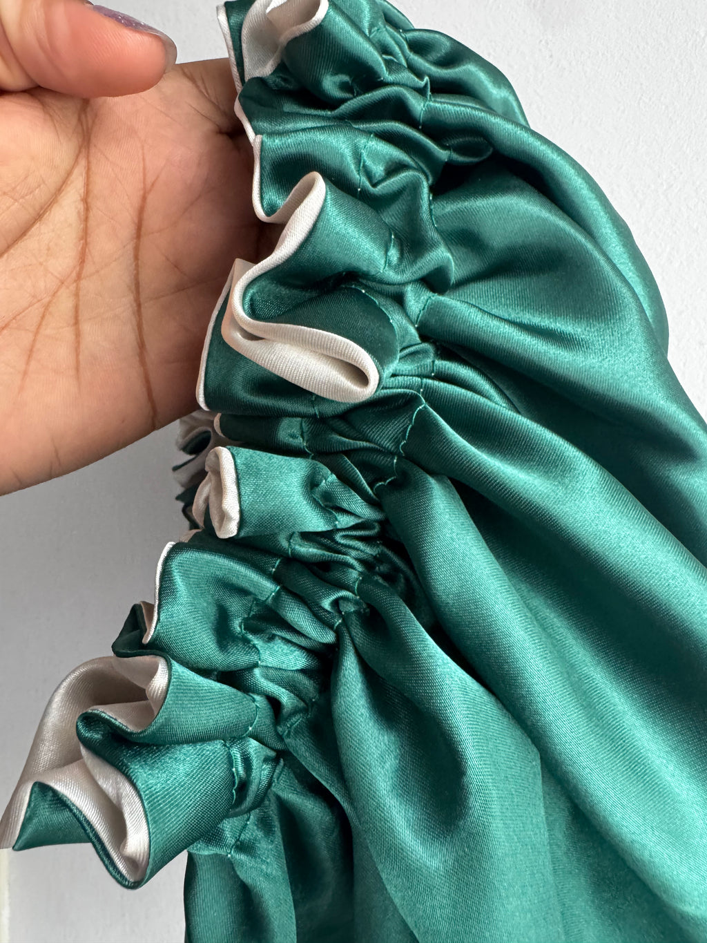 Dubbelzijdige satijnen bonnet – Green Cream