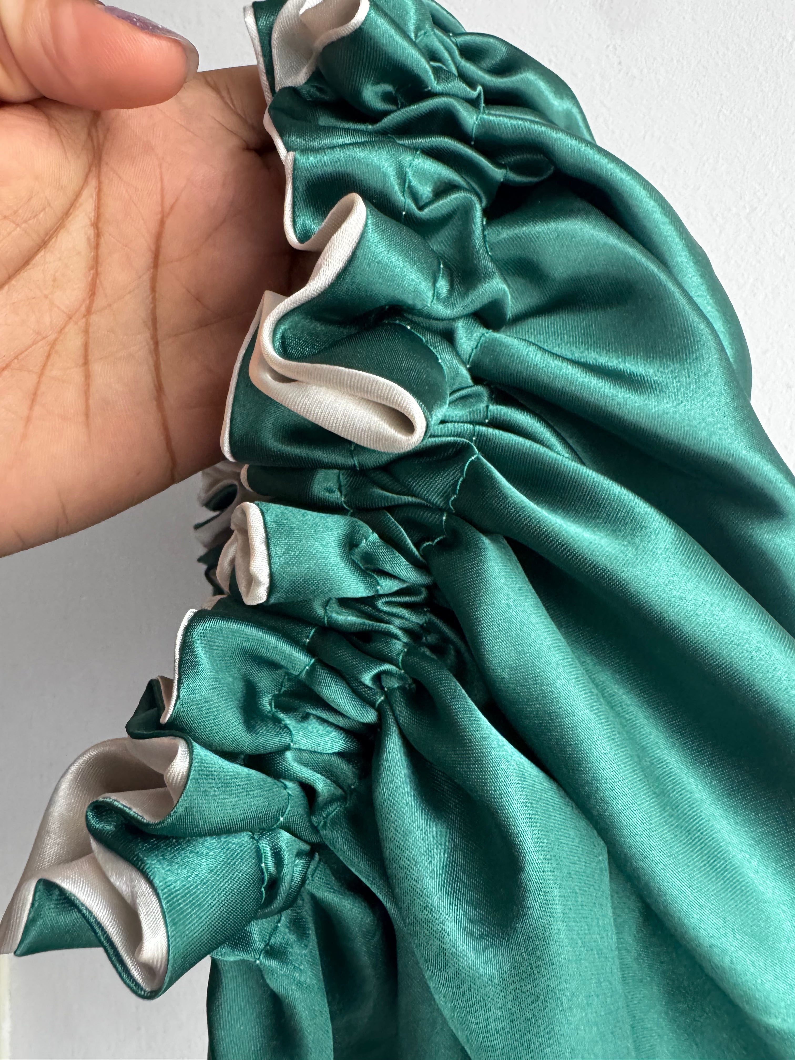 Dubbelzijdige satijnen bonnet – Green Cream