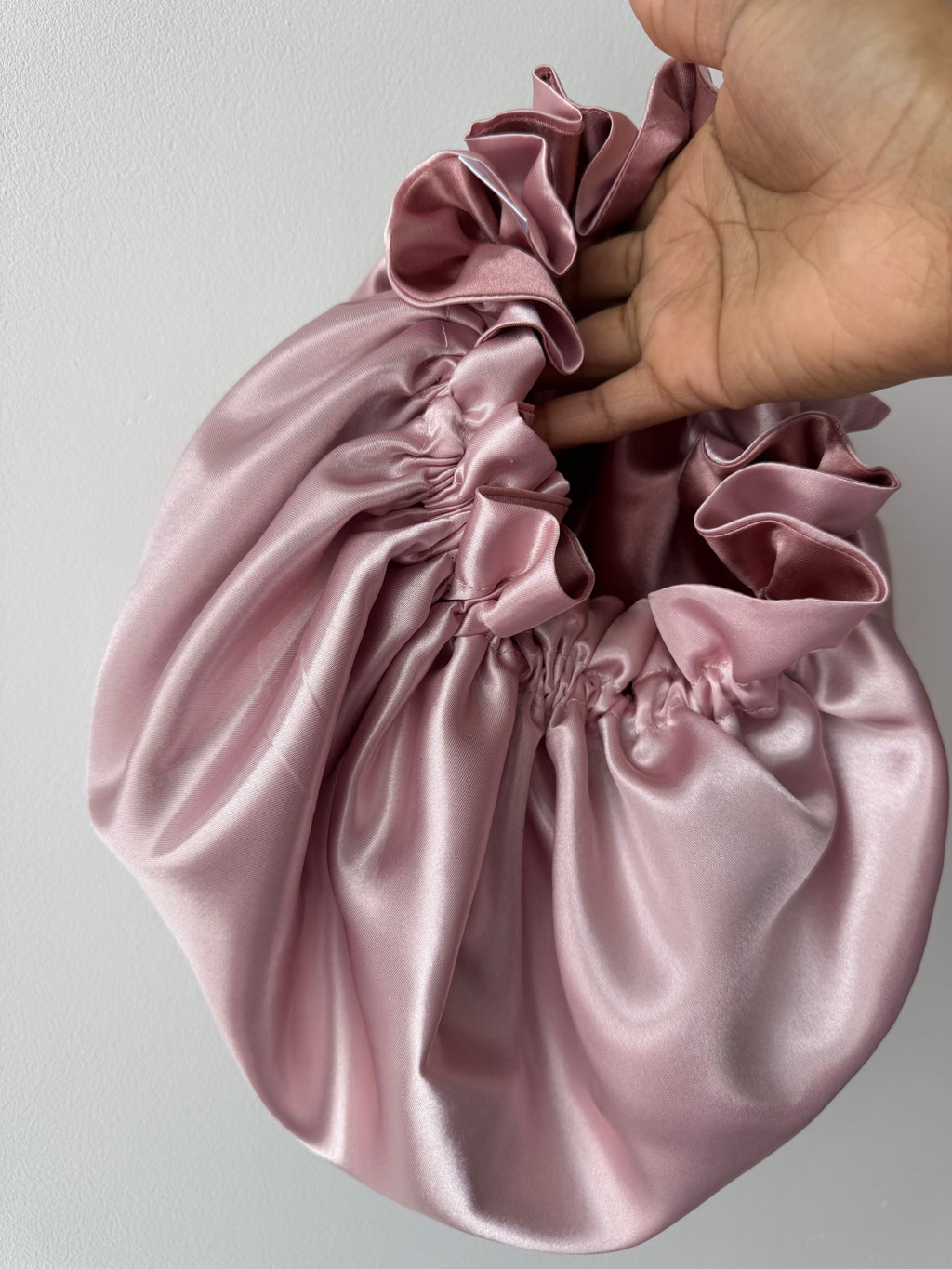 Dubbelzijdige Satijnen Bonnet – Soft Rosy | Luxe bescherming voor je haar