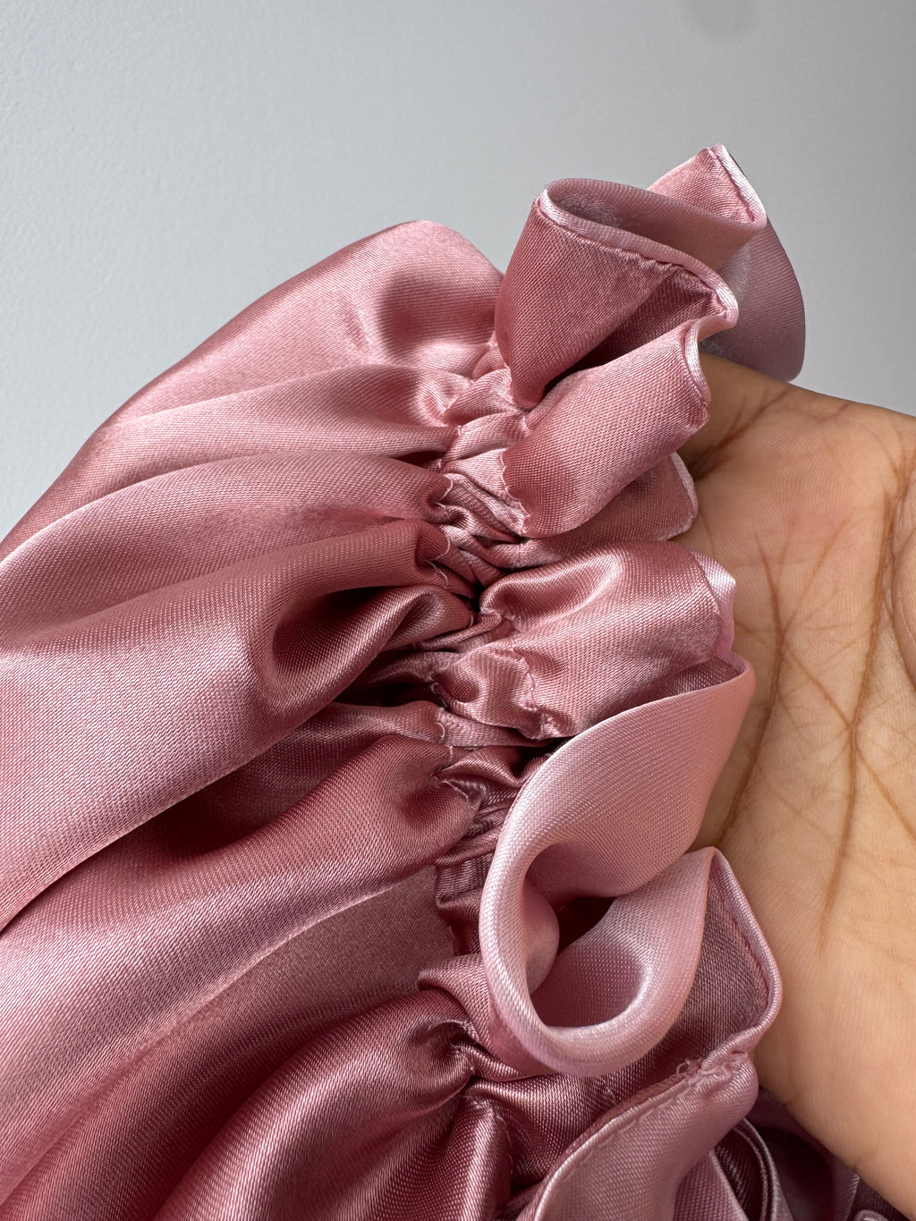 Dubbelzijdige Satijnen Bonnet – Soft Rosy | Luxe bescherming voor je haar