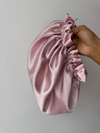 Dubbelzijdige Satijnen Bonnet – Soft Rosy | Luxe bescherming voor je haar