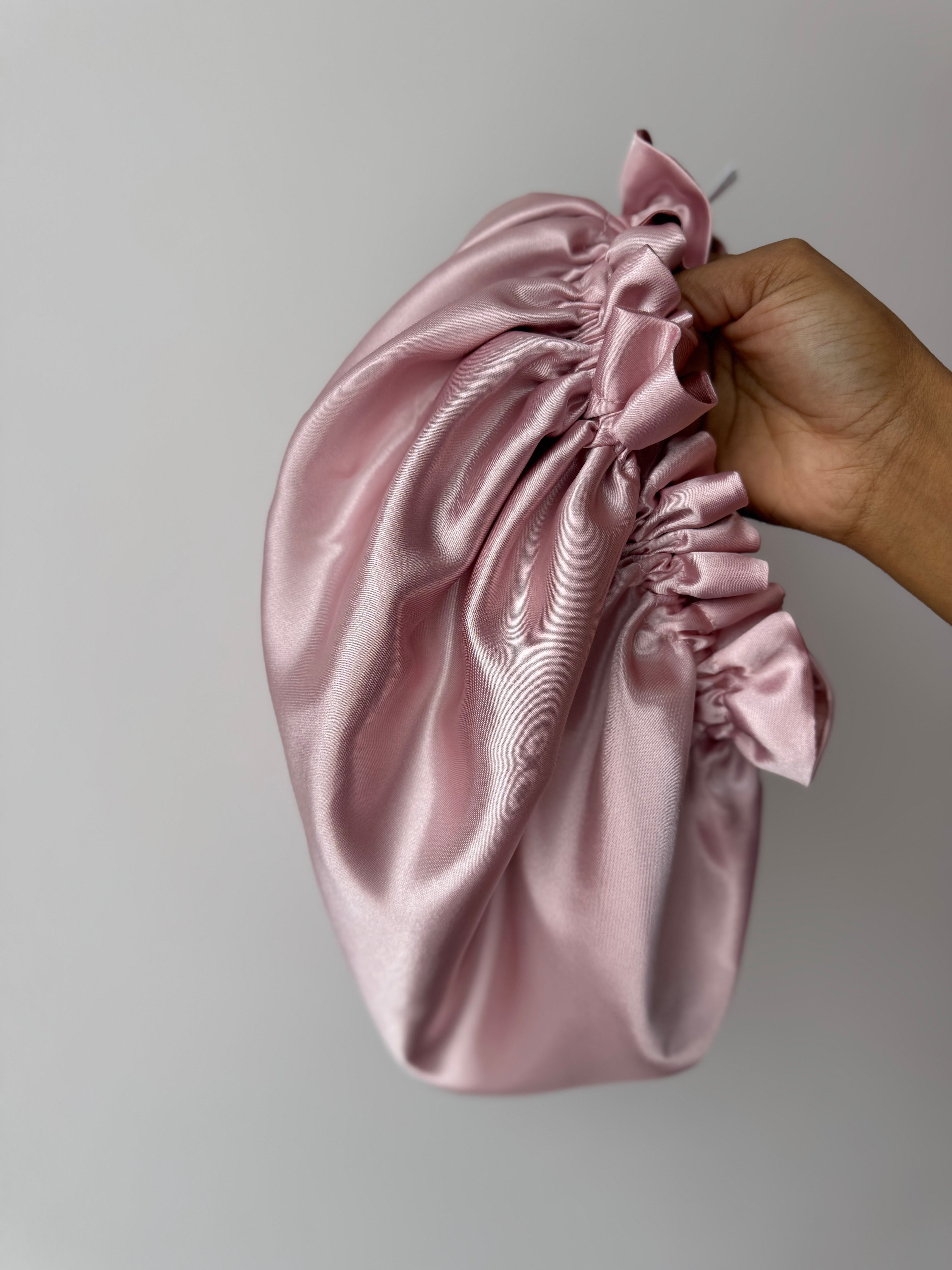 Dubbelzijdige Satijnen Bonnet – Soft Rosy | Luxe bescherming voor je haar