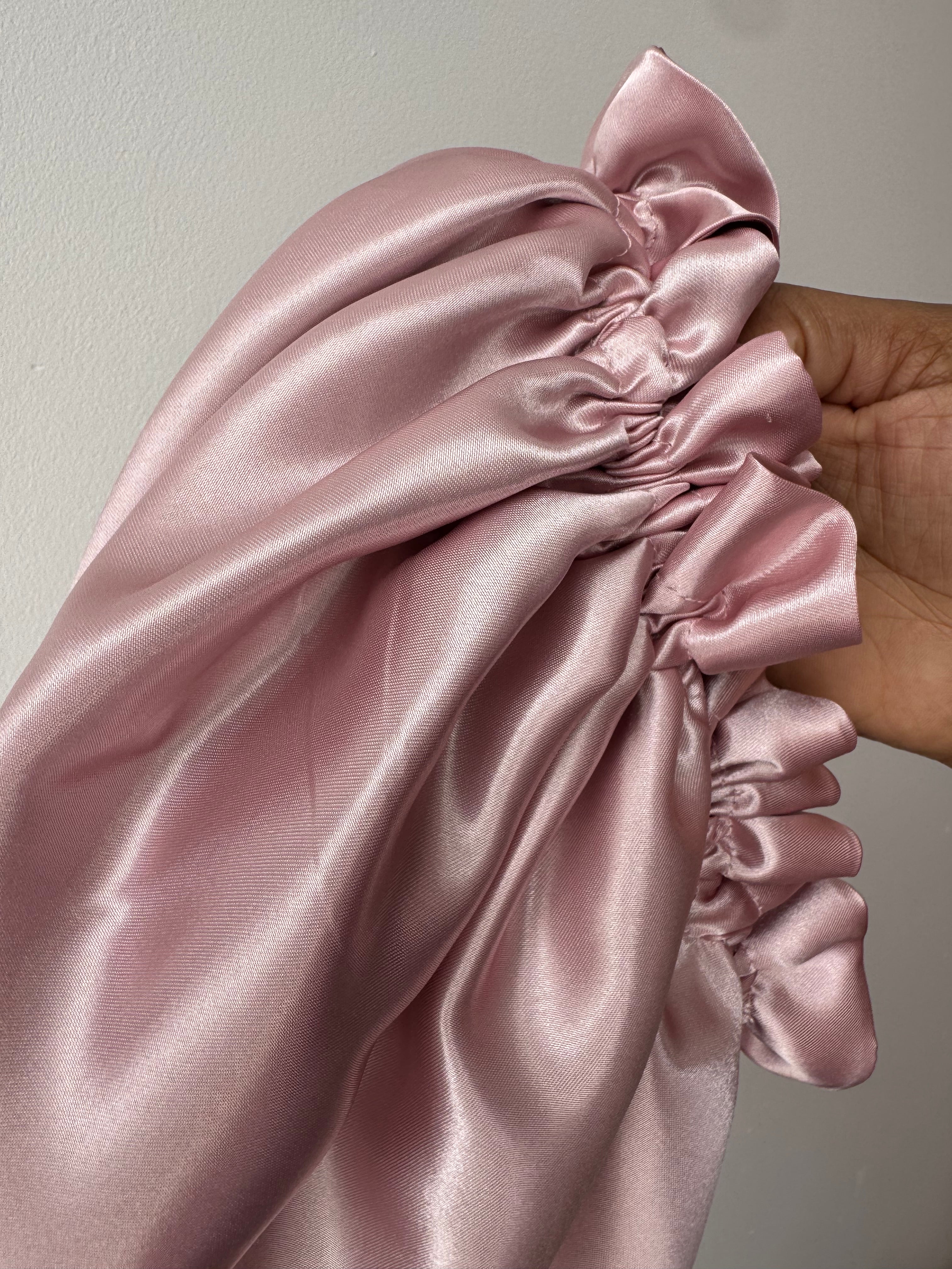 Dubbelzijdige Satijnen Bonnet – Soft Rosy | Luxe bescherming voor je haar