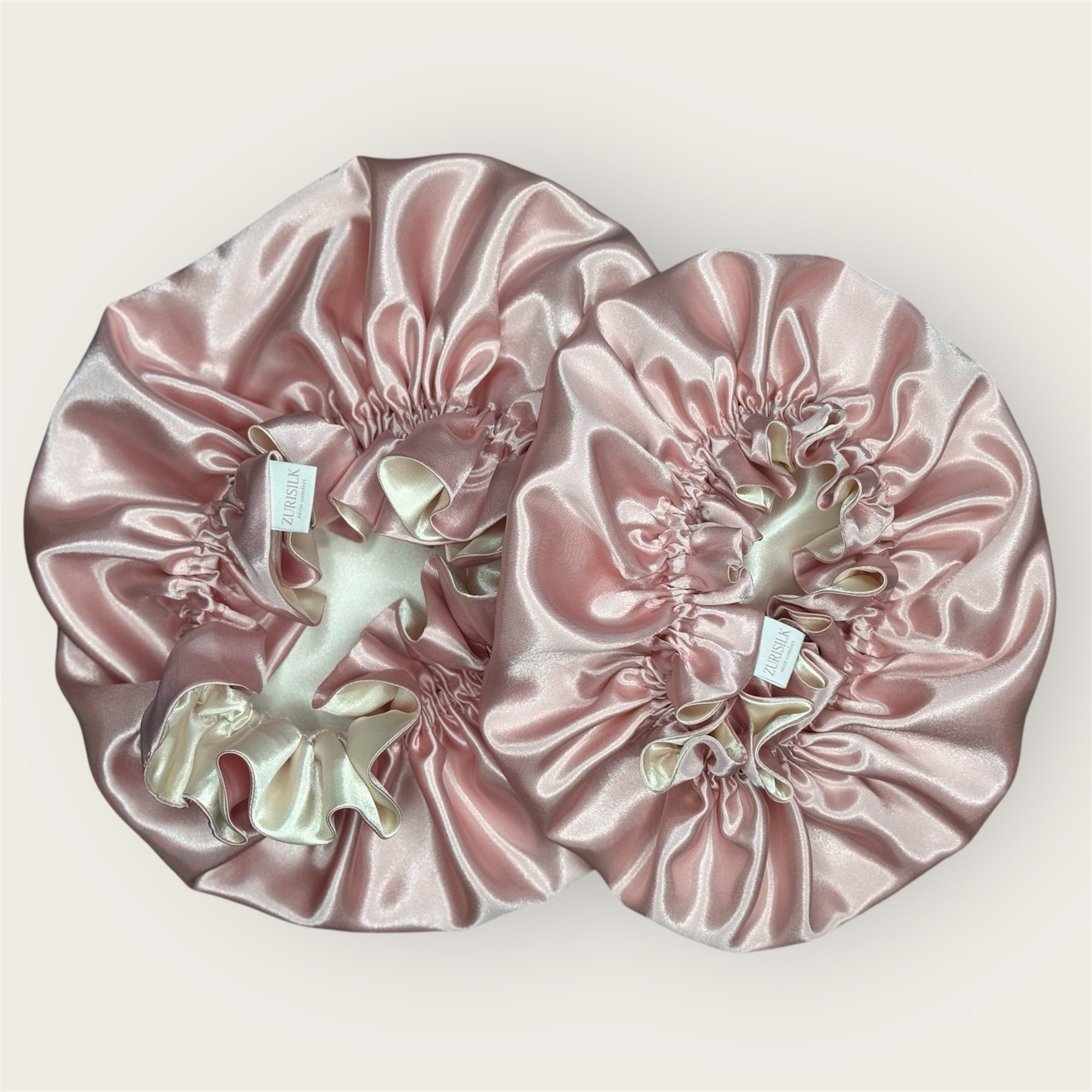 Mama & Mini Satin Set – Dubbelzijdige Bonnet voor Moeder & Kind – Soft Blush