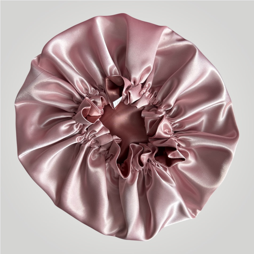 Dubbelzijdige Satijnen Bonnet – Soft Rosy | Luxe bescherming voor je haar